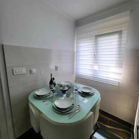 Dora With Sea View And Terrace Apartment