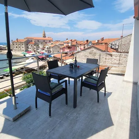 Dora With Sea View And Terrace * Умаг