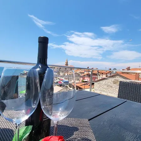 Apartment Dora With Sea View And Terrace
