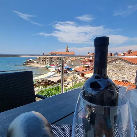 아파트 Dora With Sea View And Terrace 우마그